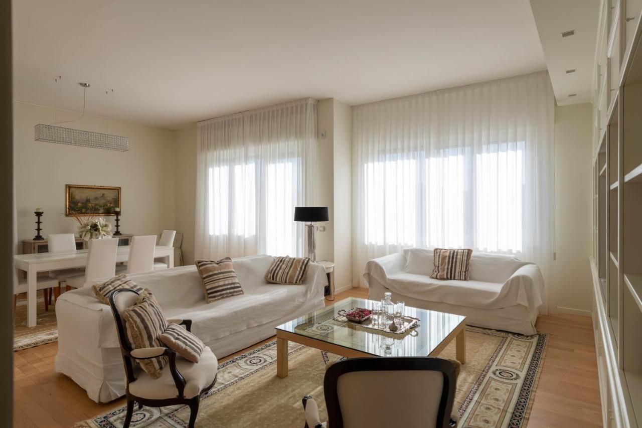 פסארו Casa Gramsci Luxury Apartment מראה חיצוני תמונה