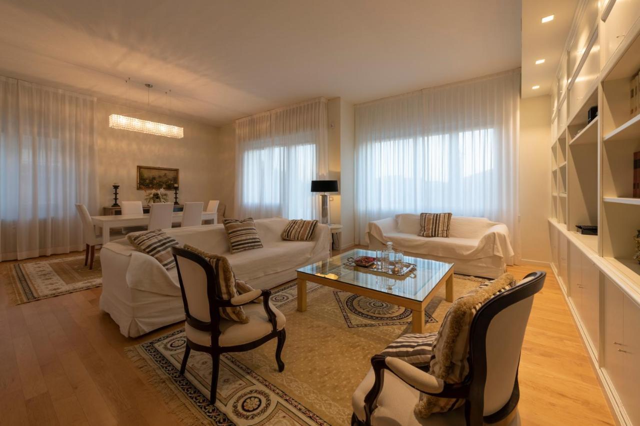 פסארו Casa Gramsci Luxury Apartment מראה חיצוני תמונה