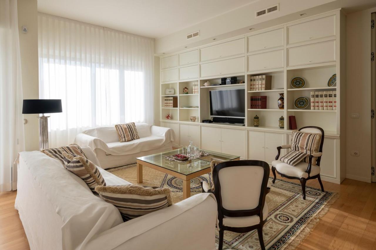 פסארו Casa Gramsci Luxury Apartment מראה חיצוני תמונה