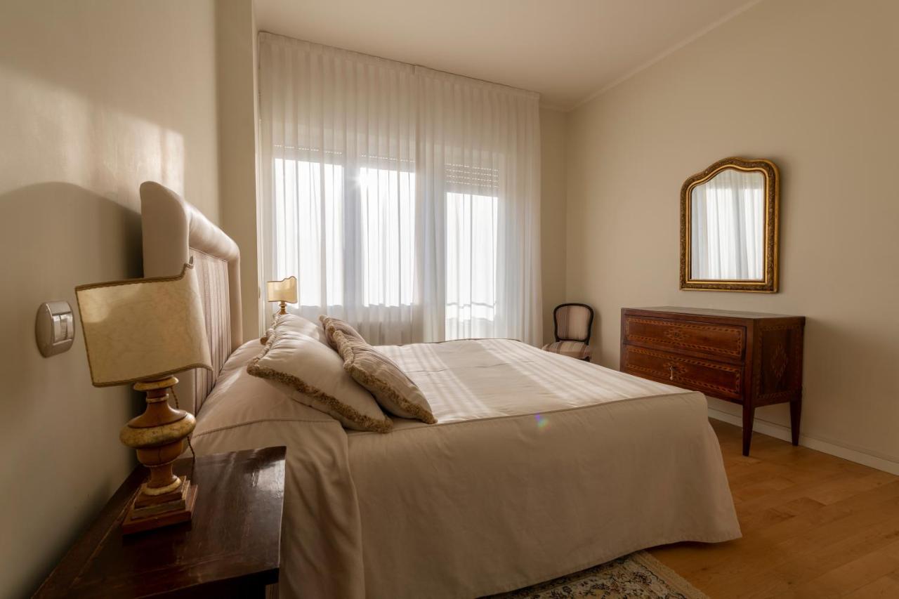 פסארו Casa Gramsci Luxury Apartment מראה חיצוני תמונה